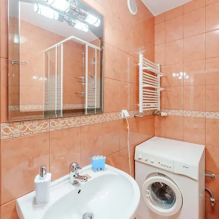 Zapleczna Standard By Bookinghost *