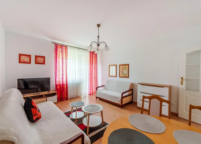 Zapleczna Standard By Bookinghost * Kołobrzeg